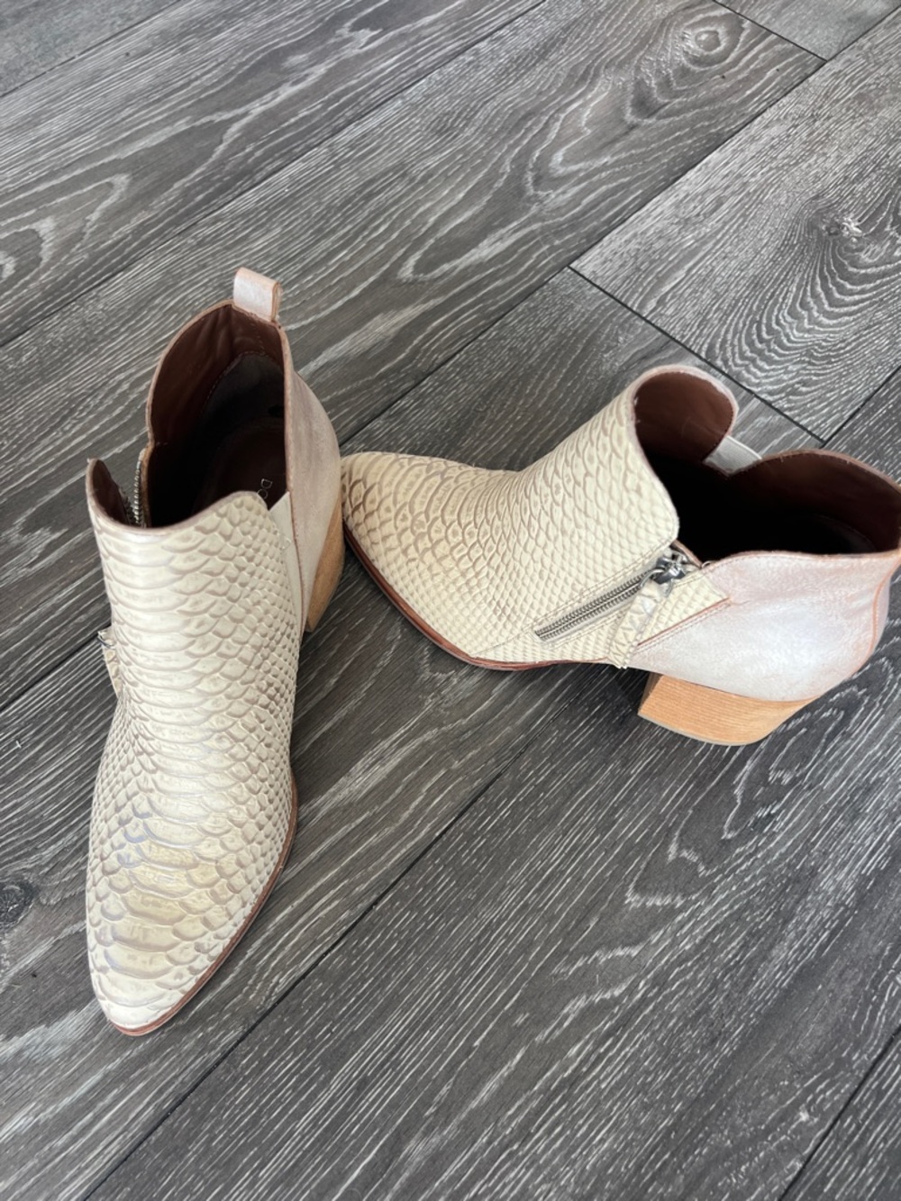 Donald J. Pliner Cream Textured Ankle Booties with Side Zip !VERO CUOIO